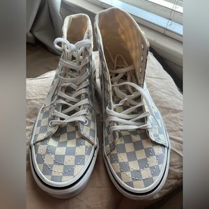High Top Vans. Never been used! Women’s 7.5